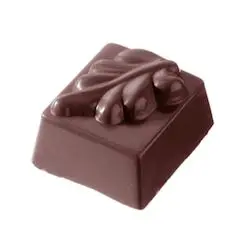 Praliné carré avec feuille