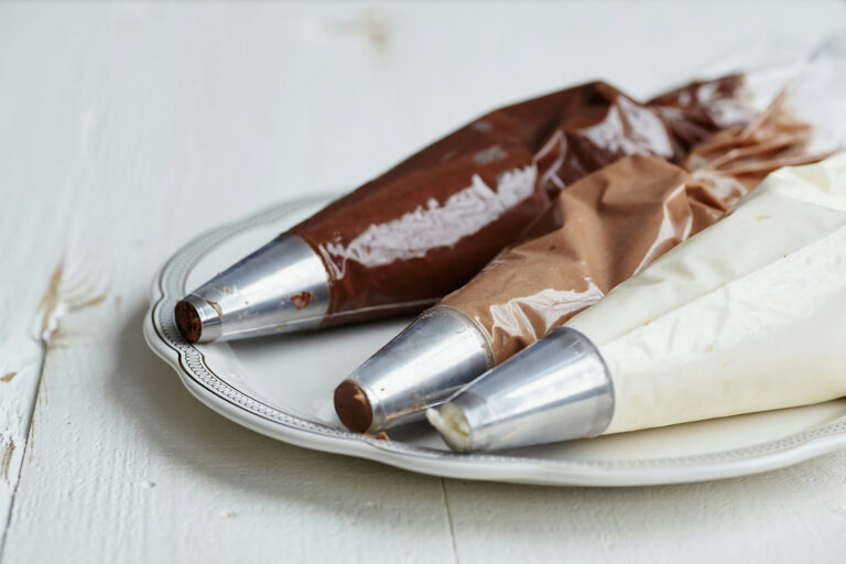 Het verschil tussen pure, melk- en witte chocolade